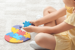 Tapis atbalsta materiāls pedagogiem darbā ar bērniem ar autiskā spektra traucējumiem